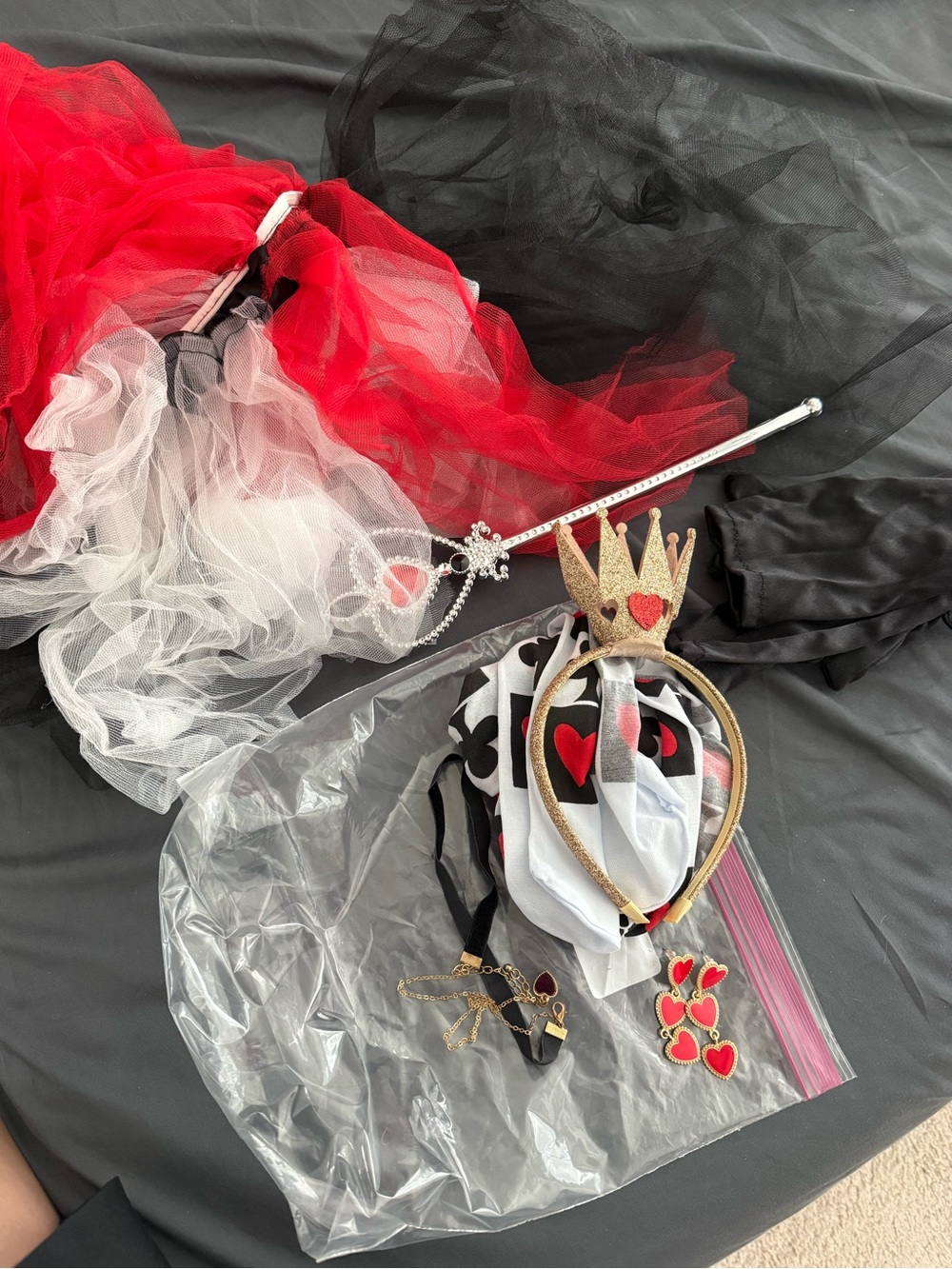 Queen of hearts accessories for Halloween